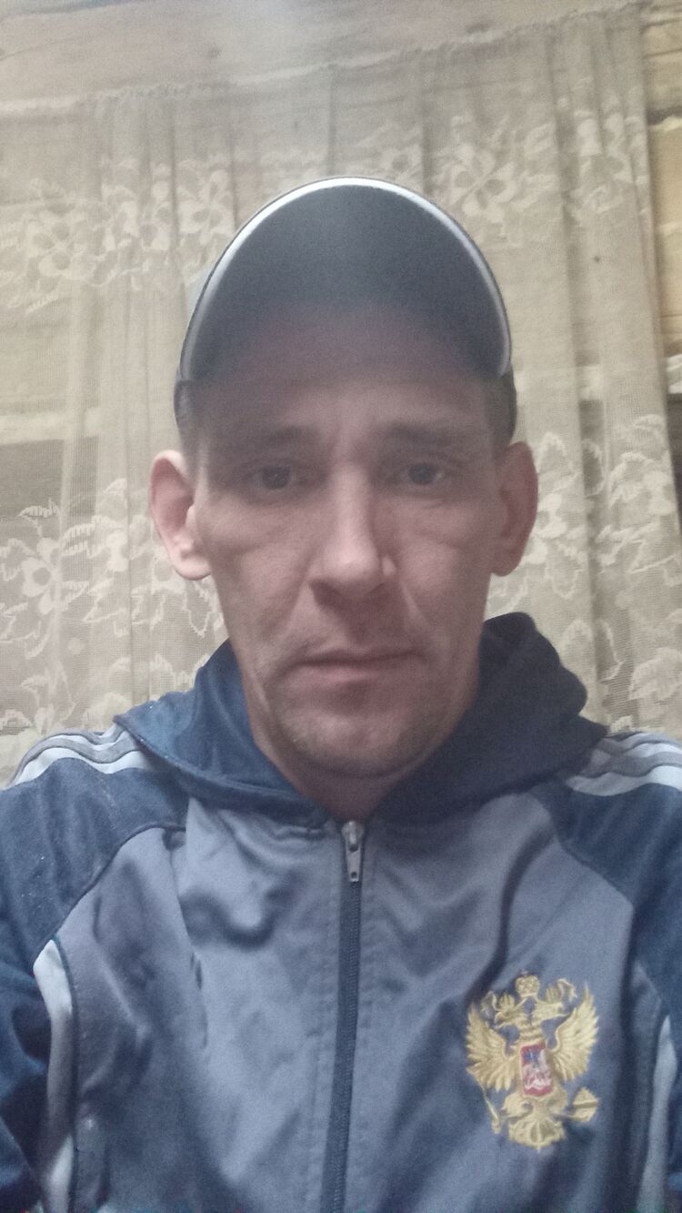  37239328  Yura, 42 ,     