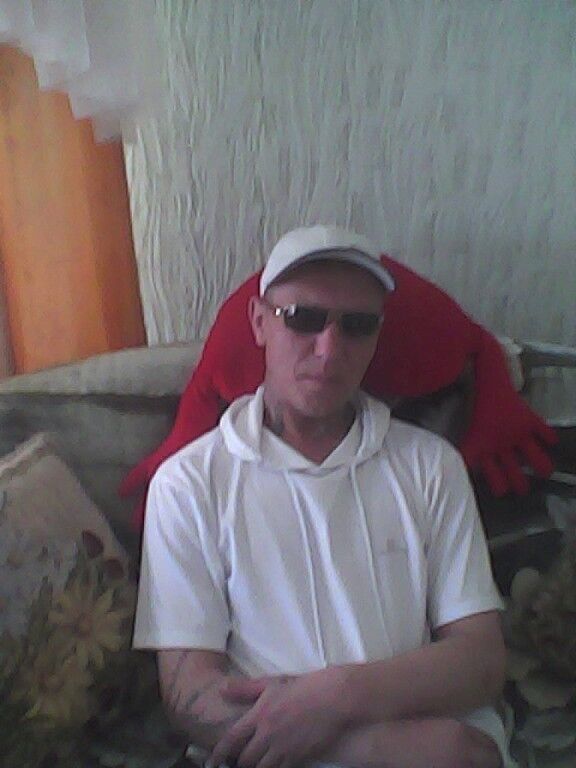  9116798  Denis, 44 ,    