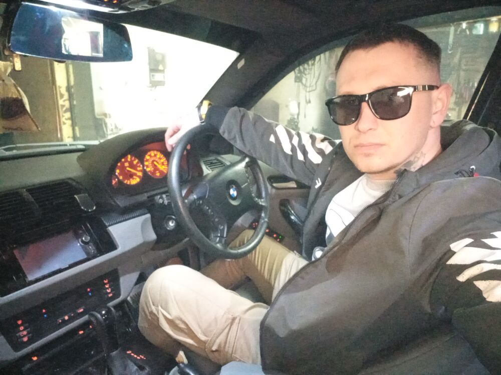  27700498  Alexander, 39 ,    -