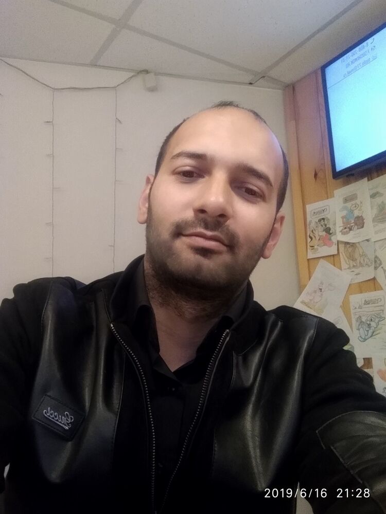  ,   Maksim, 39 ,   