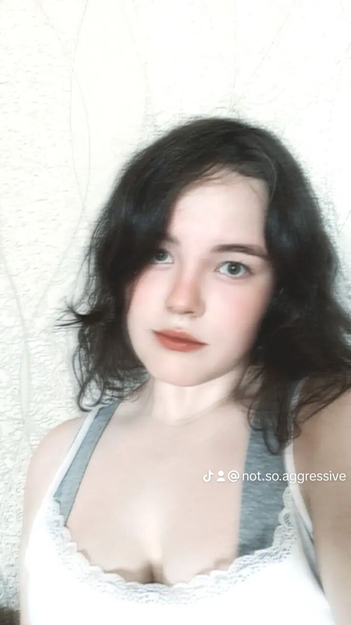  44612358  Anya, 19 ,    Avalon