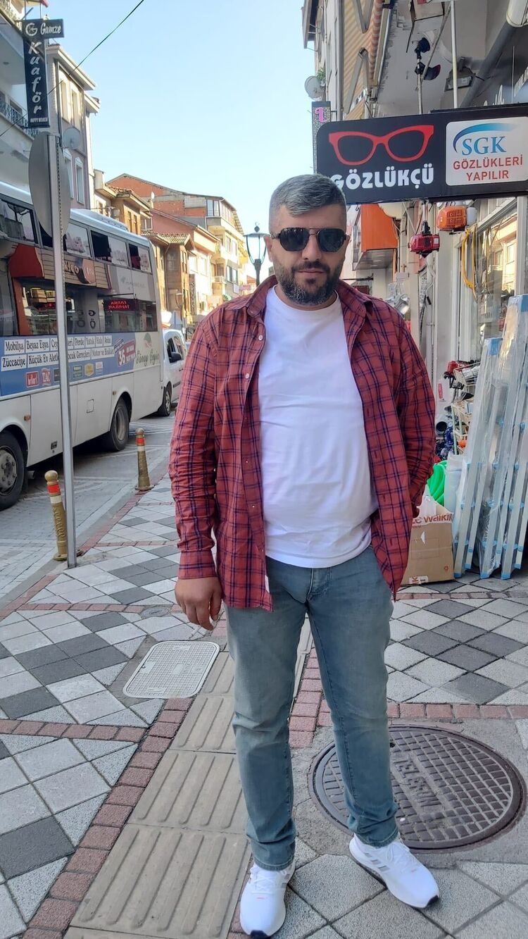  33465248  Mert, 43 ,    