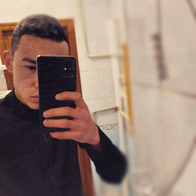  24138018  Dilyar, 27 ,    