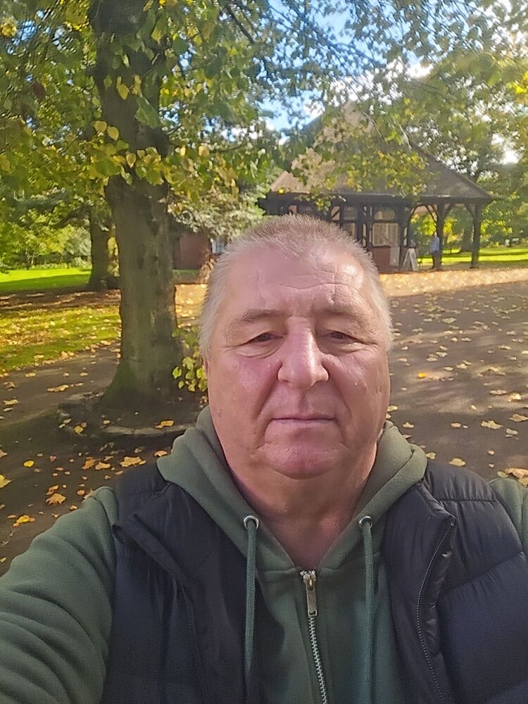  49812238  Valerii, 55 ,    Welwyn Garden City