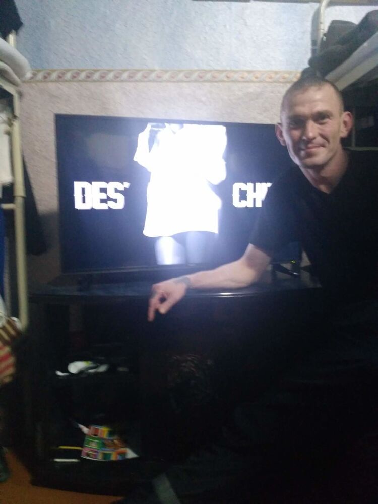  18767218  Ivan, 41 ,    