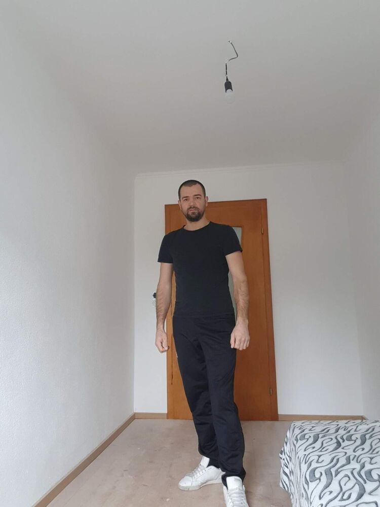  ,   Ruslan, 40 ,   ,   , c 