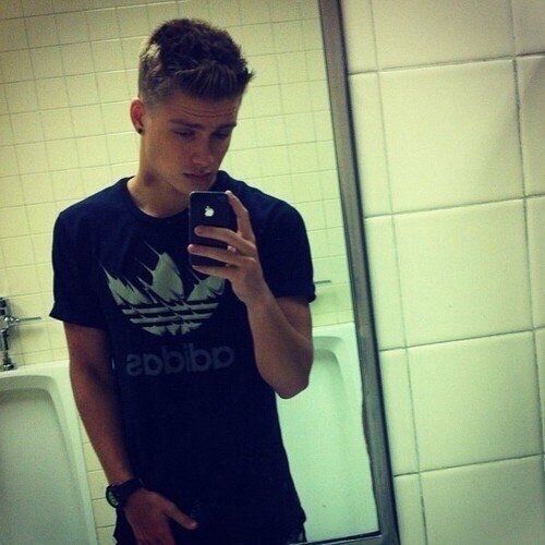  31094228  Vlad, 22 ,    