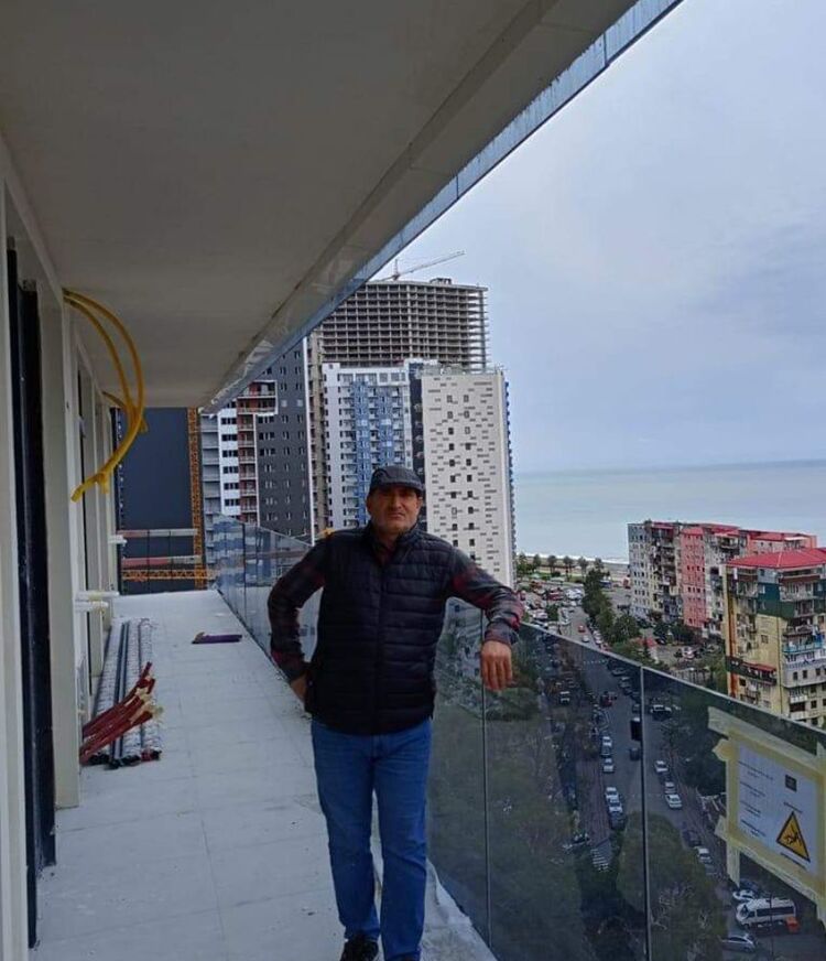  47879228  Halil, 41 ,    