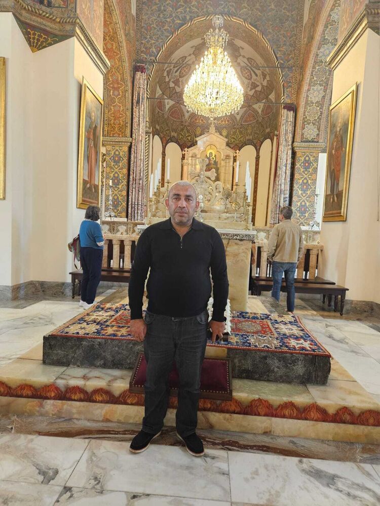  ,   Artur, 49 ,   ,   