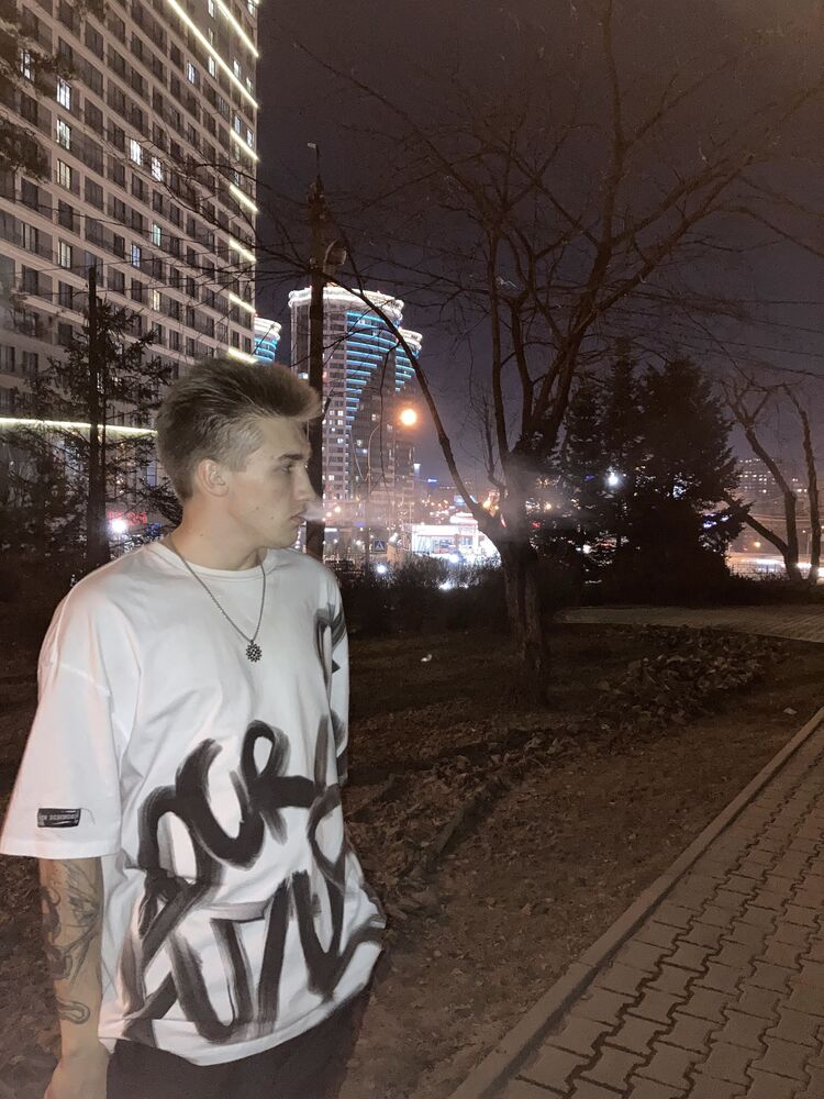  28007448  Konstantin, 25 ,    