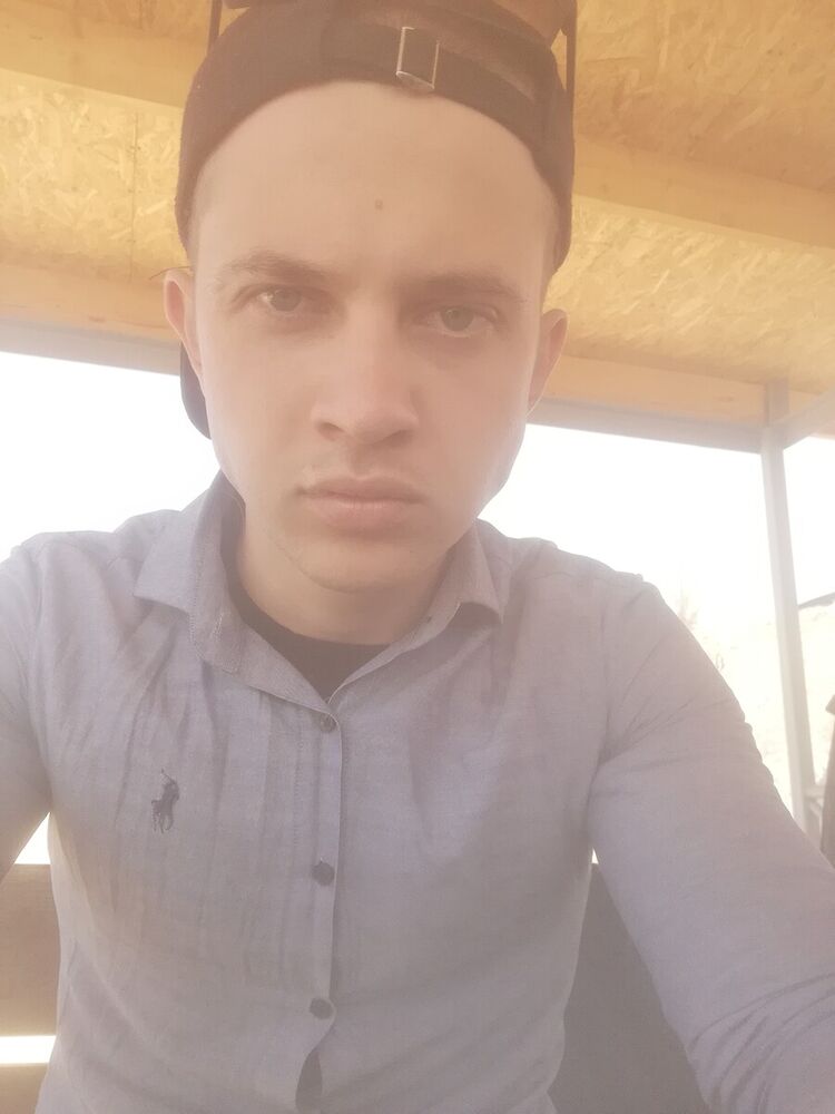  20780418  Pavel, 27 ,    