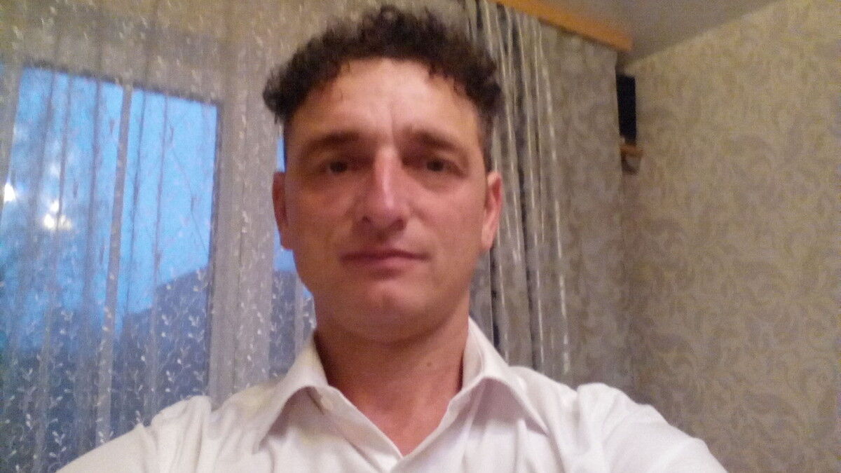  10665348  Goran, 52 ,    