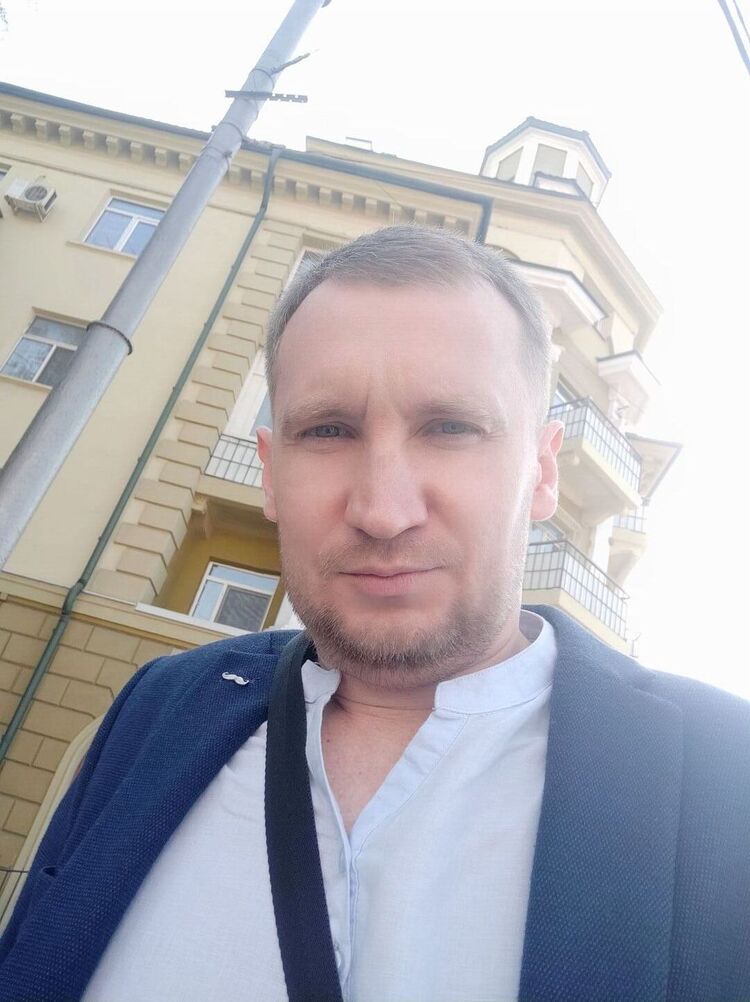  ,   Denis, 38 ,   ,   , c 