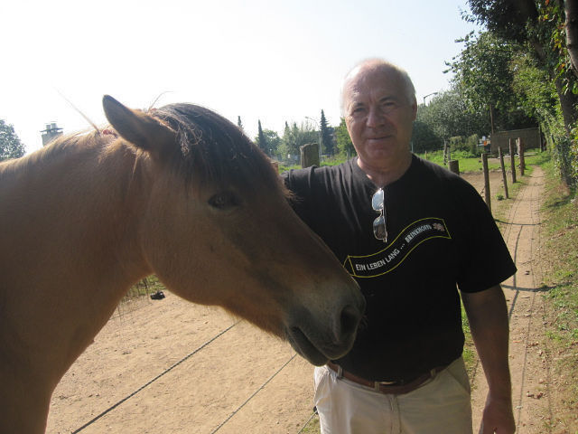  8650528  Sergej, 71 ,    