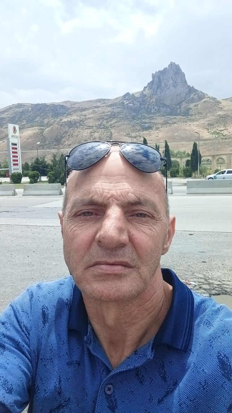  41487948  Kamil, 57 ,    