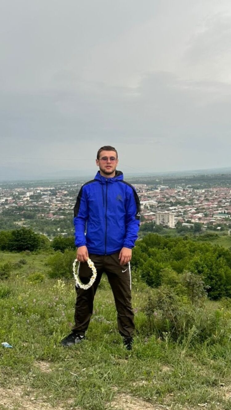  ,   Denis, 24 ,   ,   