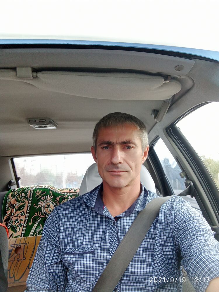  24065408  Liviu, 46 ,    
