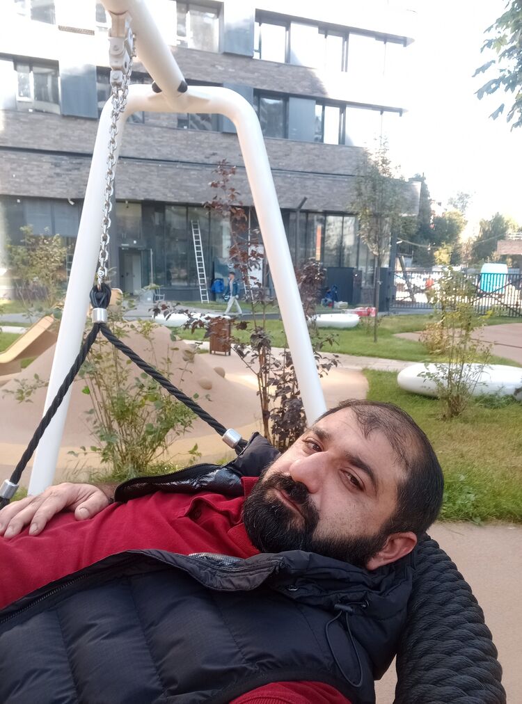  47572728  Hayk, 36 ,    