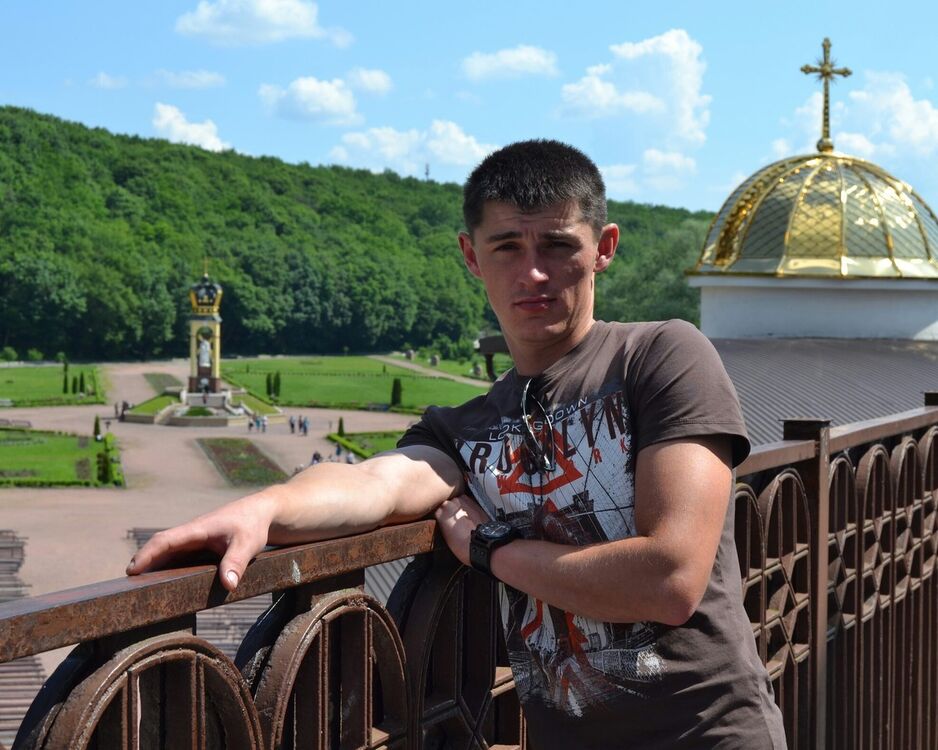  13297568  Viktor, 37 ,    