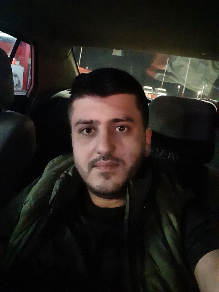  42249738  Arman, 33 ,    