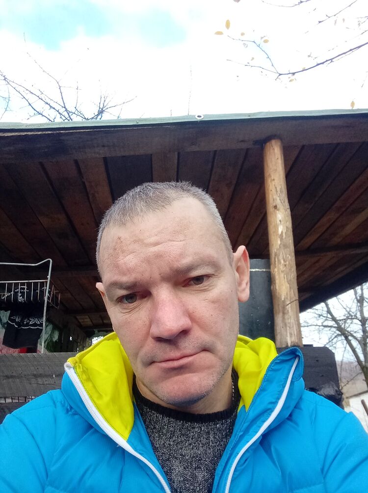  47341338  Eduard, 42 ,    