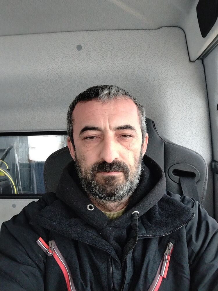  32728408  Azik, 47 ,    