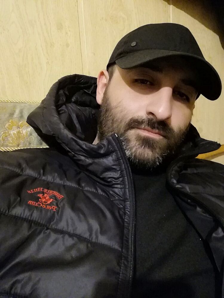  49072688  Razmik, 34 ,    