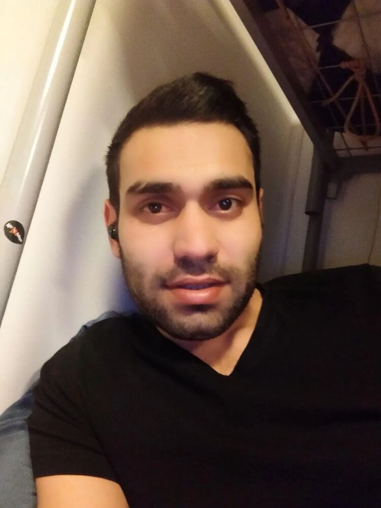  48224048  Onur, 31 ,    
