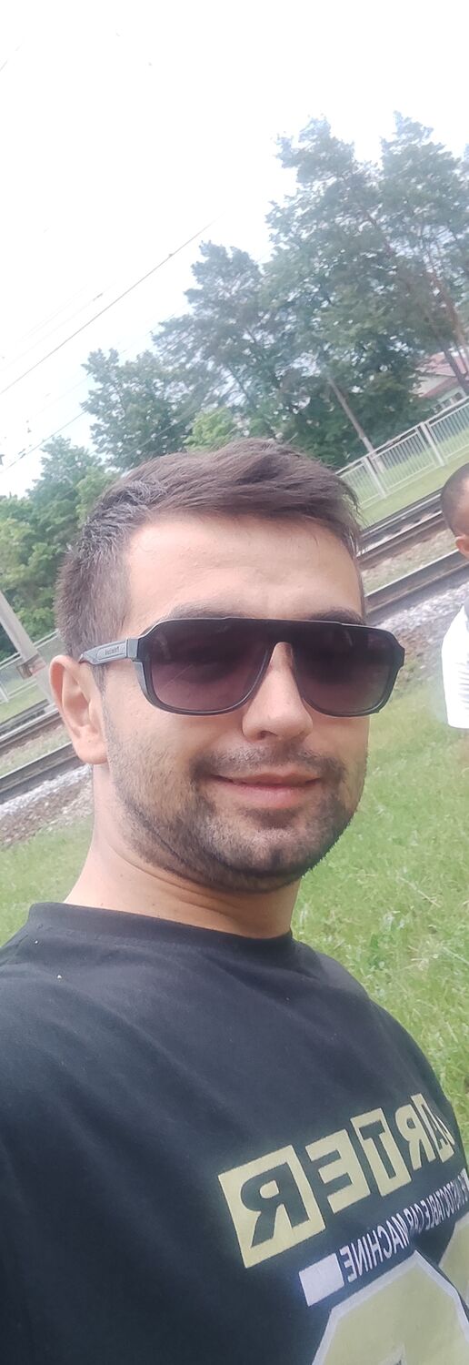  44542168  Umar, 28 ,    