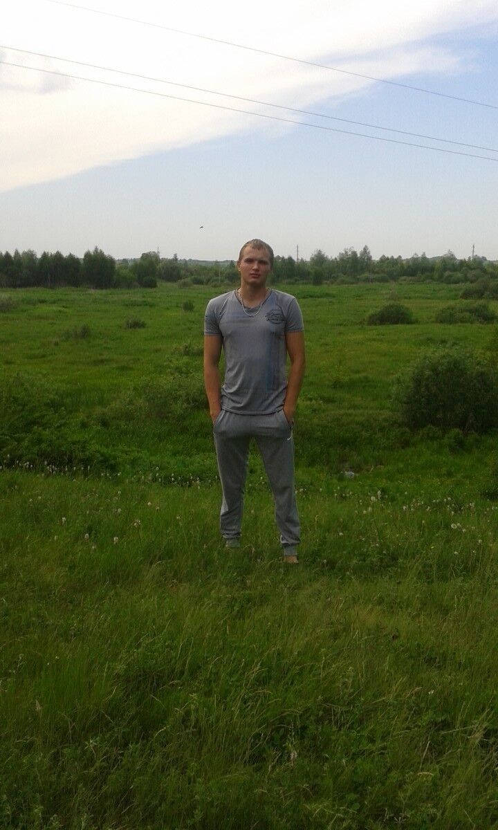  ,   Viktor, 32 ,   