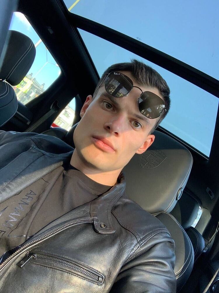  30392238  Aliaksei, 32 ,    