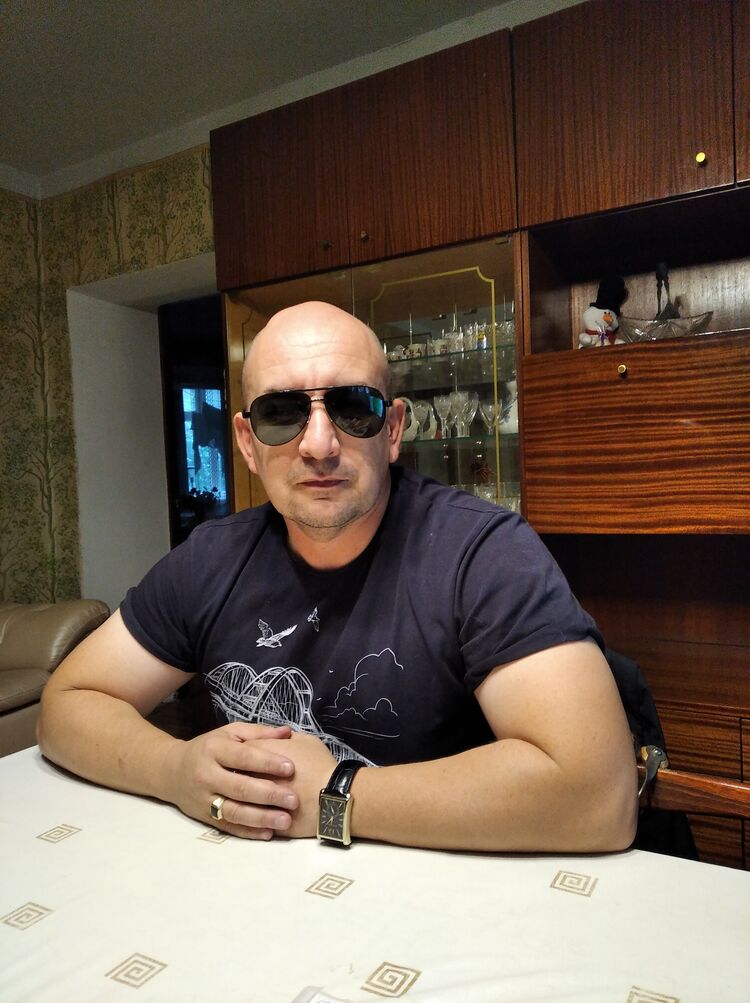  --,   , 44 ,   