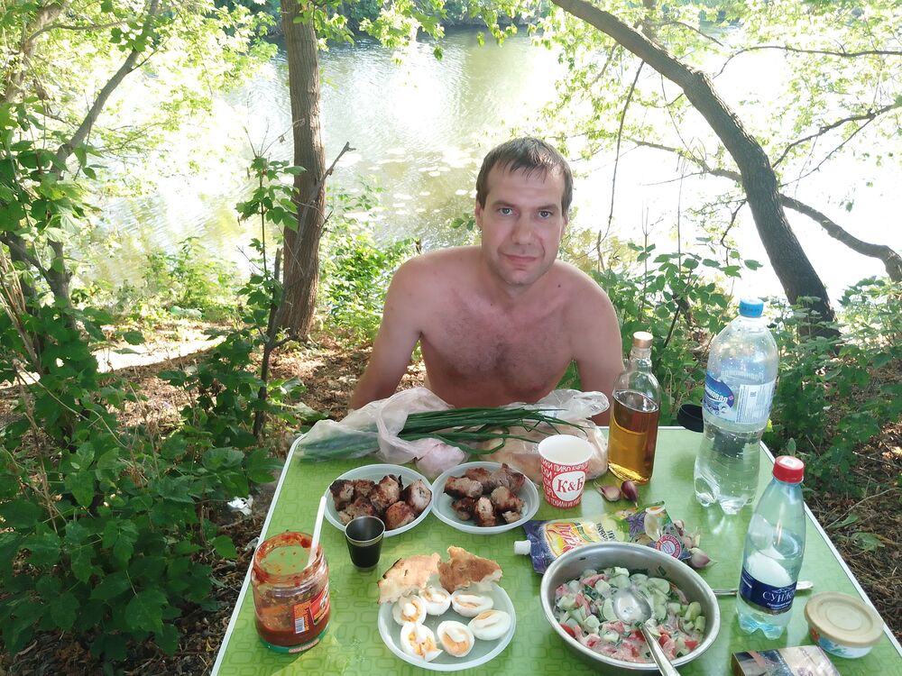  48214348  Anatoli, 38 ,    