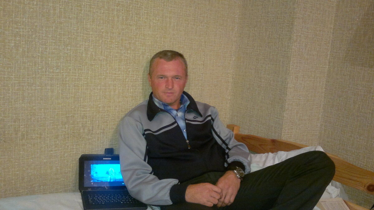  8281168  Andrei, 47 ,    