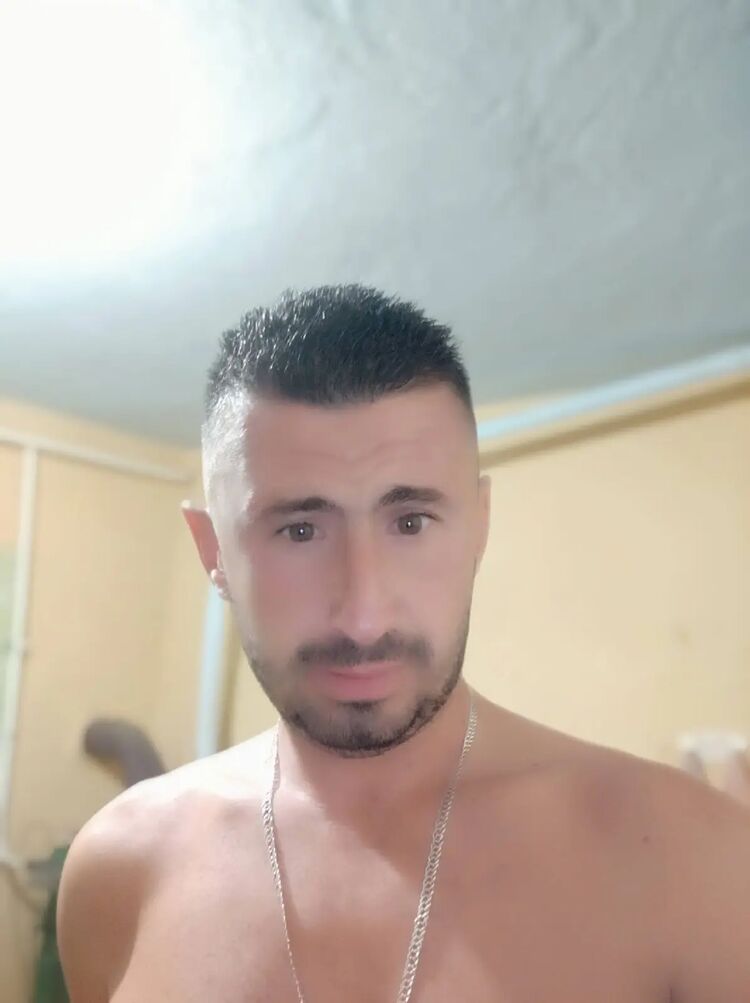  37144518  Viktor, 41 ,    