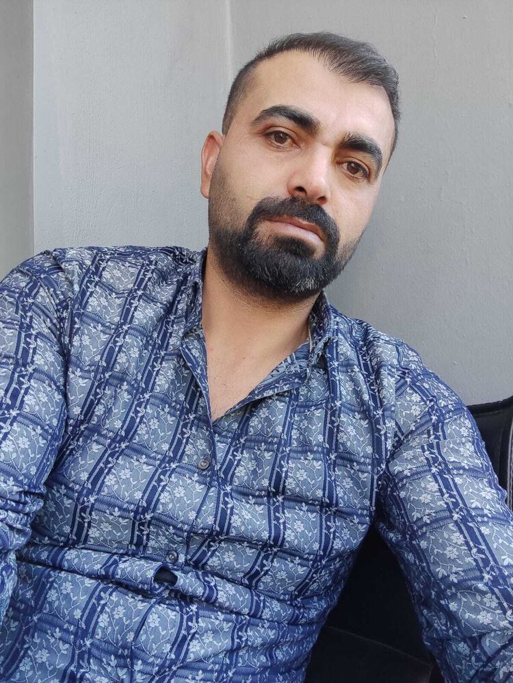  53848738  Turhan, 38 ,    