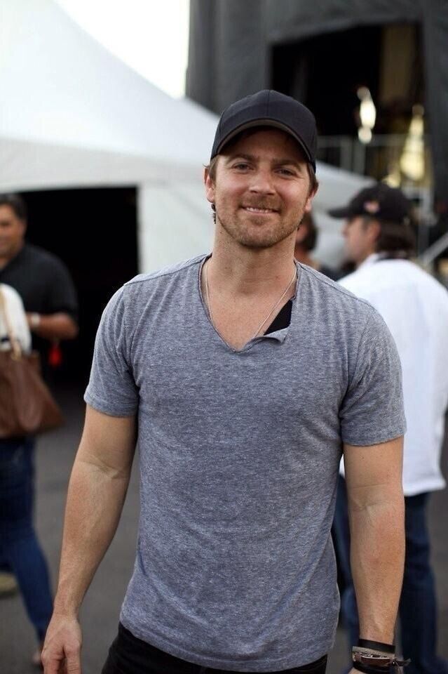 49879878  Kip moore, 45 ,     