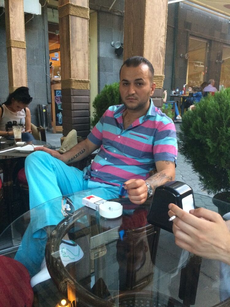  6862438  Artur, 42 ,    