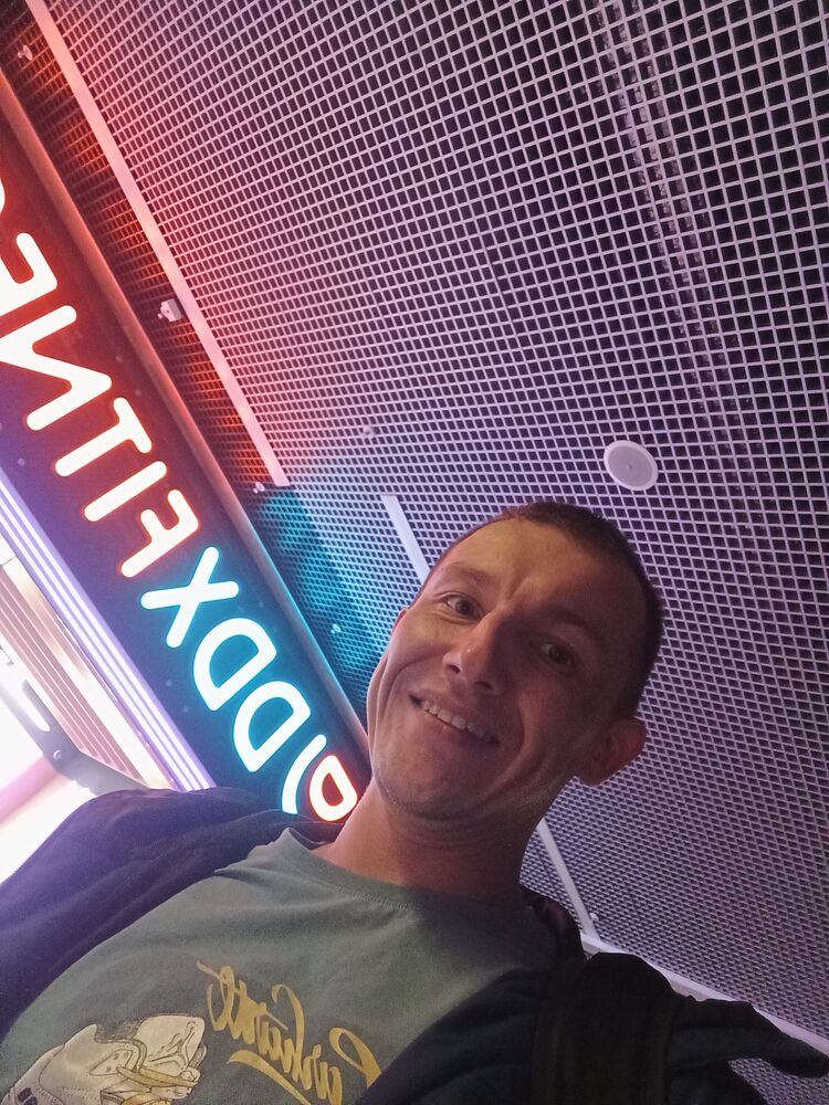  42880708  Viktor, 35 ,    