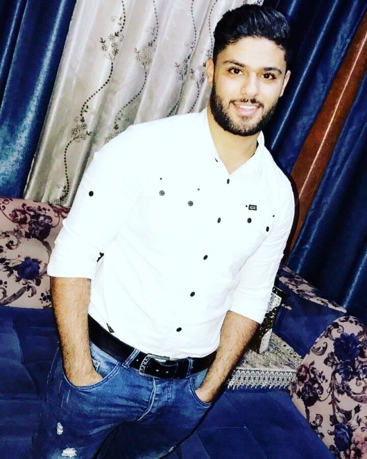  ,   Malek, 33 ,   ,   , c 