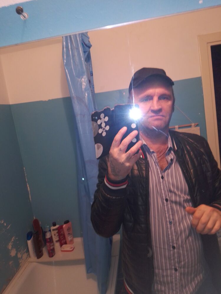  32568948  , 49 ,    