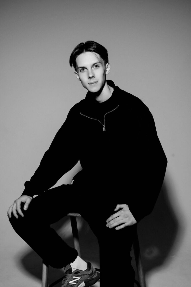  52079808  , 18 ,    -