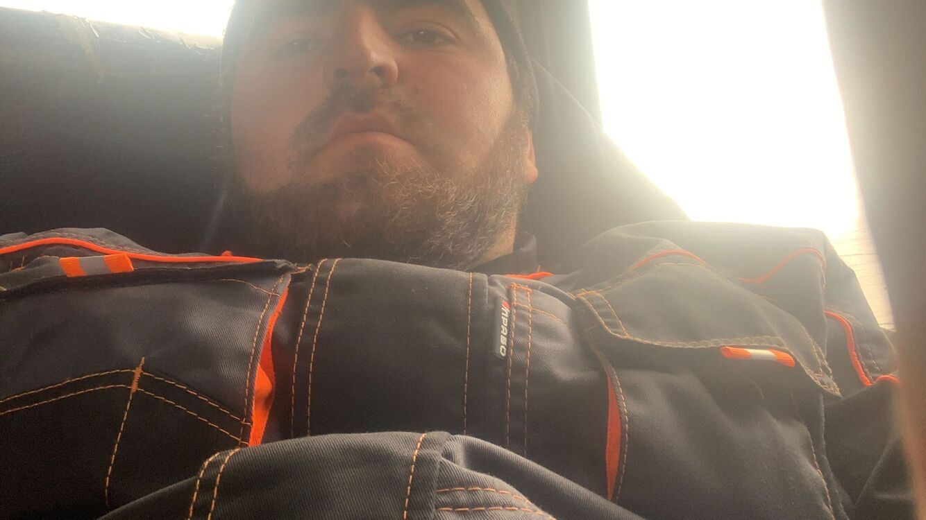  41692078  , 28 ,    