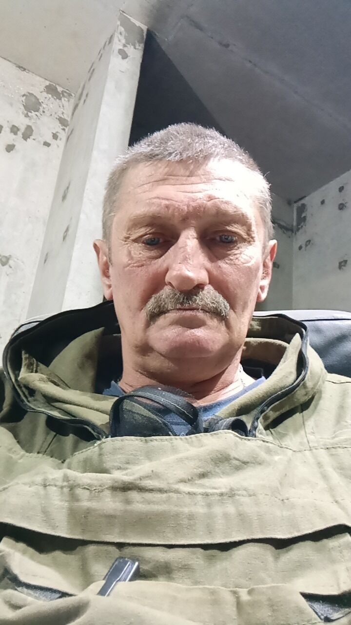  46828878  , 54 ,    