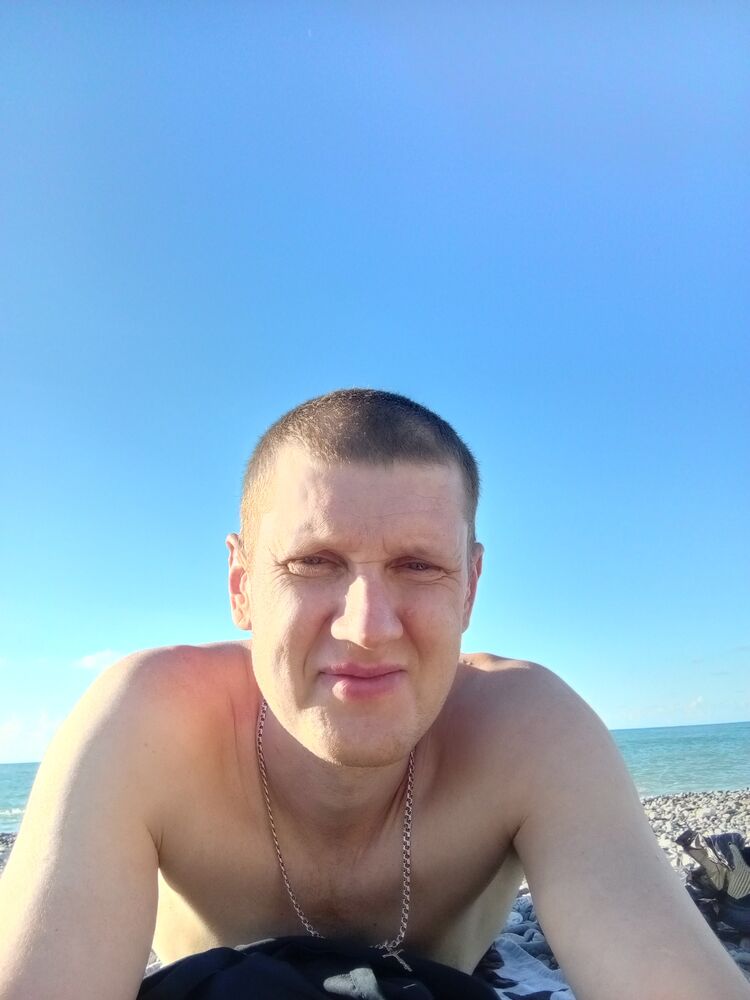  52360628  Mikhail, 39 ,    