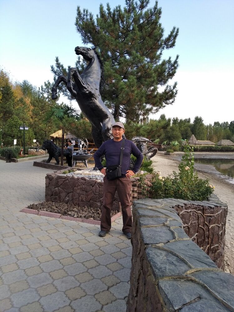  18367468  Kana, 40 ,    