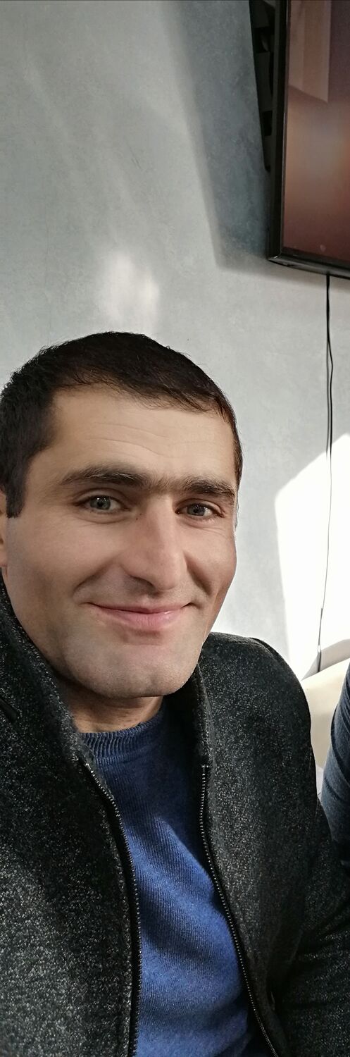  ,   Artur, 37 ,   ,   