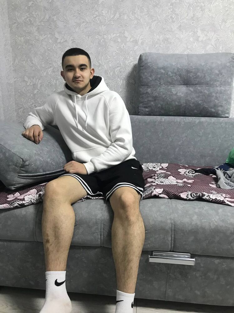  45157038  Artem, 22 ,    