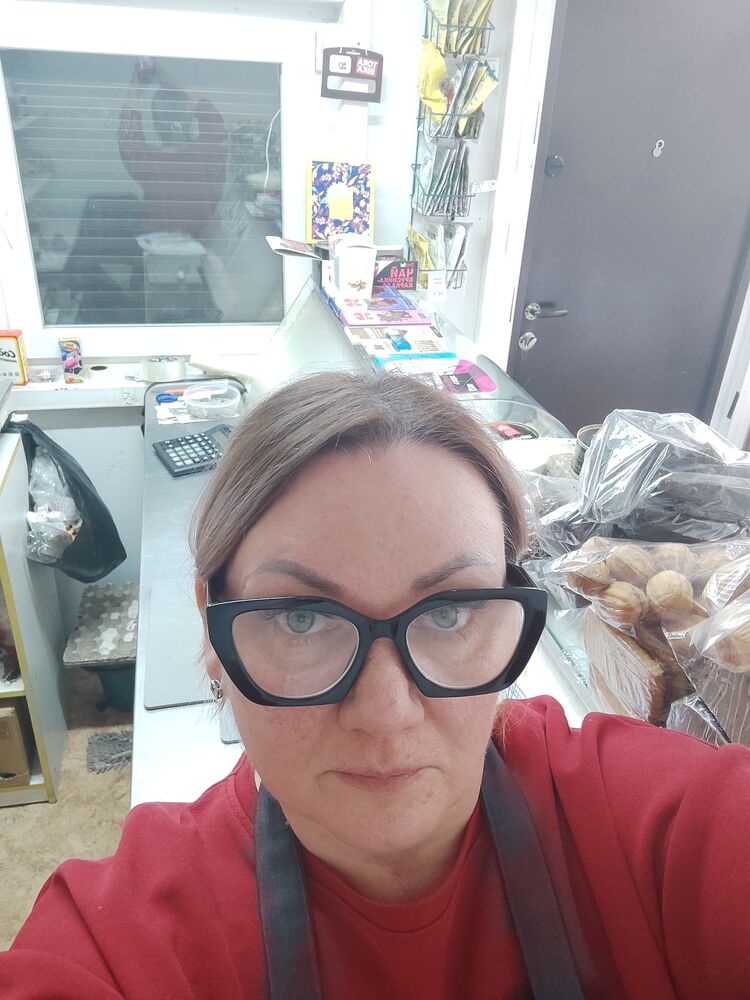  ,   Marina, 44 ,   c 