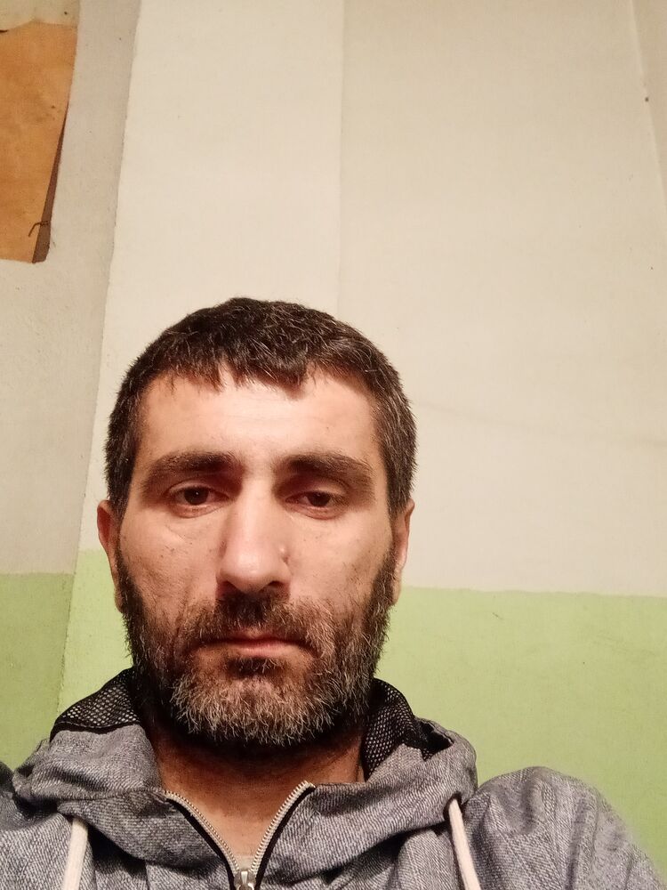  26207698  Lasha, 47 ,    